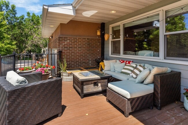 Photo - 826 Blackmore Pl