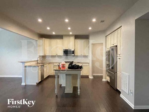 Photo - 1509 Scarbrough Cir SW