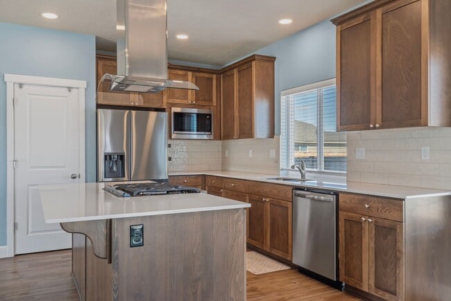 280 NW Double Eagle Ave