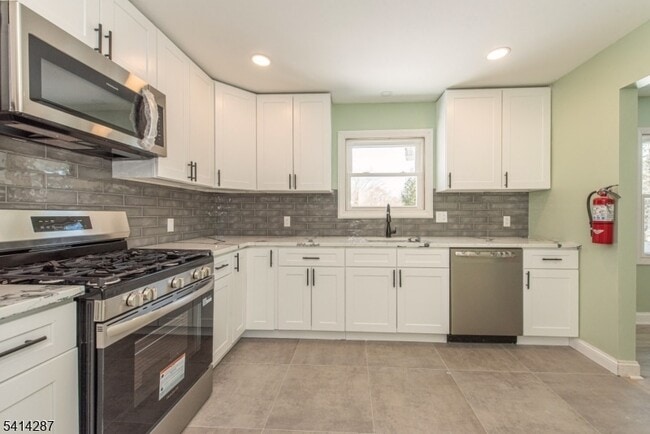 Photo - 10 Cardinal Ln