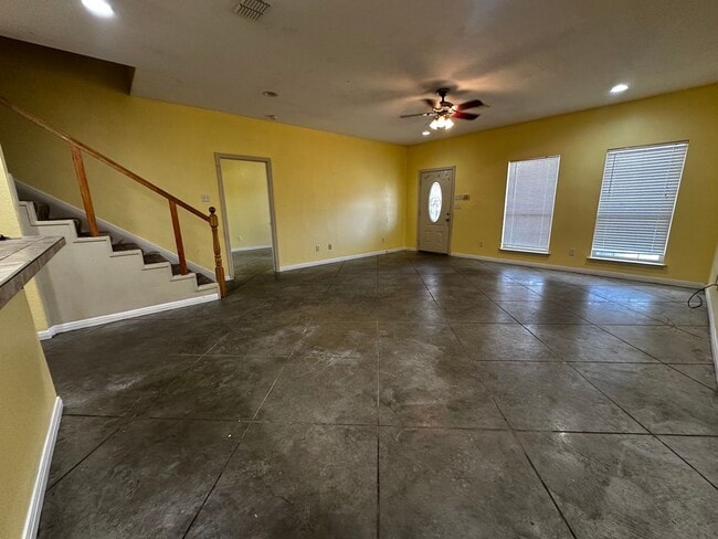 Photo - 900 Oakwood Ave