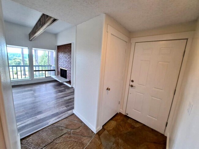 Photo - 2-Bedroom Condo Near Downtown Gig Harbor w...