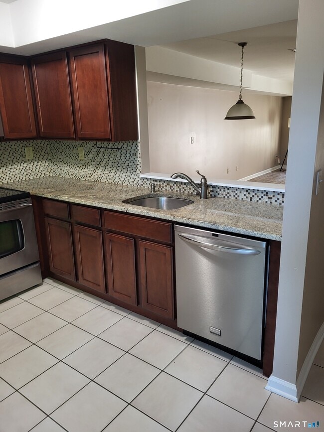 Photo - 4 Manorwood Dr Unit 4