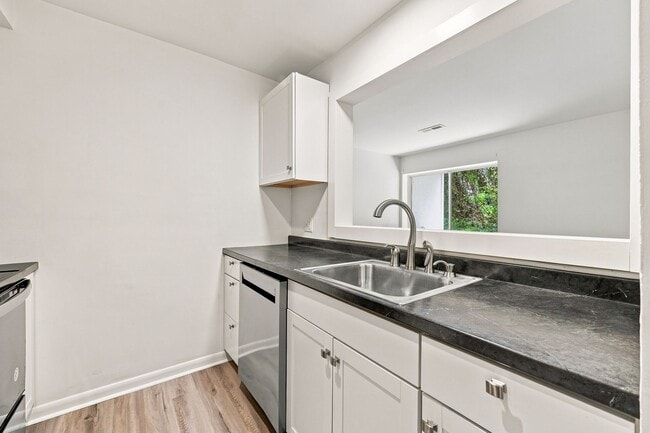 Photo - 1243 Cedars Ct