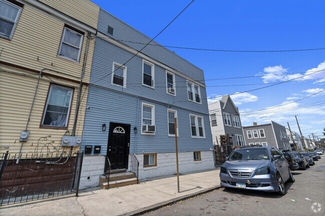 Building Photo - 5 Van Cleef St Rental
