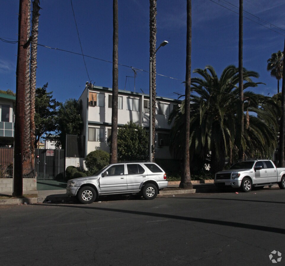 Photo - 5411 Russell Ave