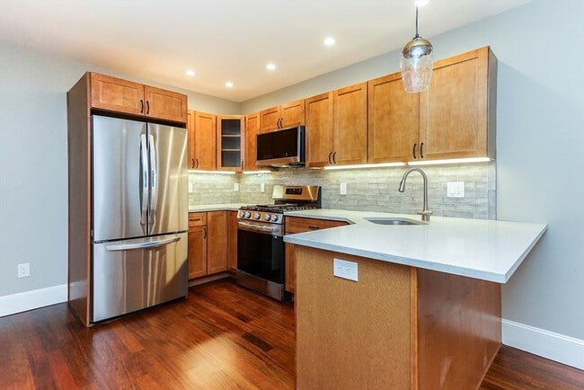 Building Photo - 120 W Seventh St Unit 105