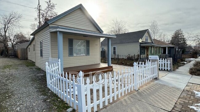 Photo - 1054 Wilson Ave S