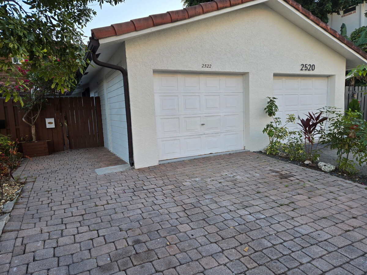 Photo - 2522 NE 9th St