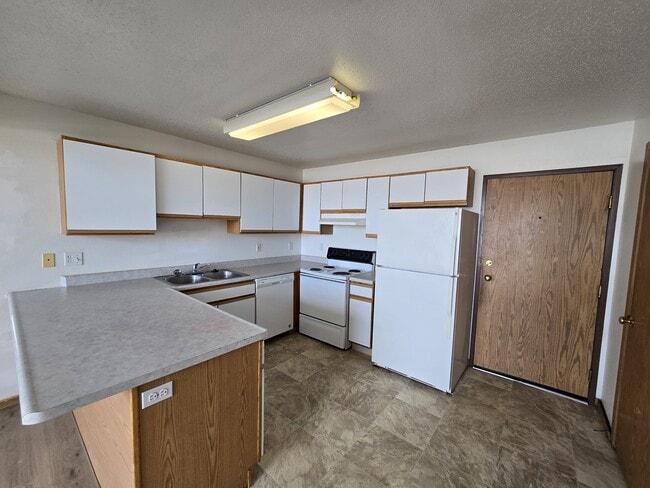 Building Photo - 64 Miller Ave SW