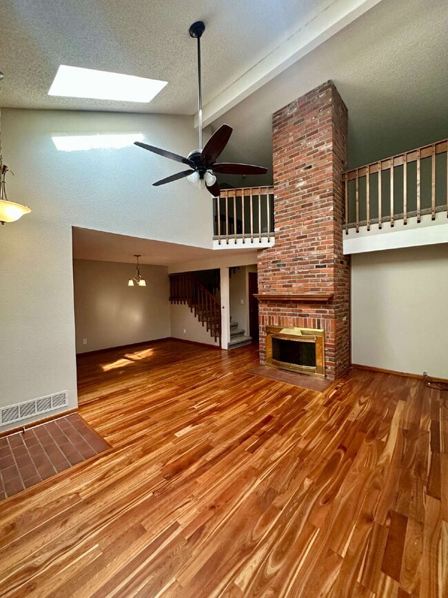 Photo - Don't Miss out on this 2 Bed +Loft Townhome in Northpark Available August 14th, 2026! Unidad D