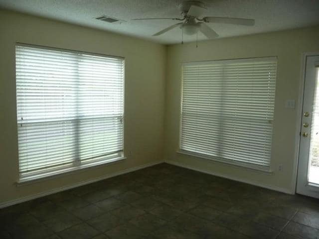 Photo - 9952 Nixon Dr