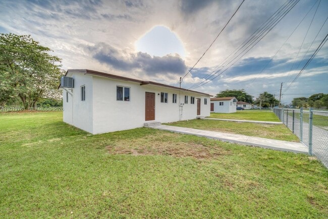 Building Photo - 17727 SW 103rd Ave