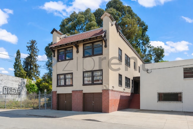 Building Photo - Unit