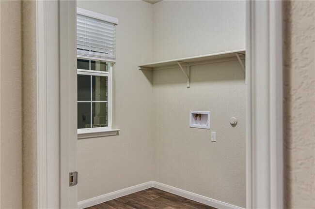 309 Naset Dr
