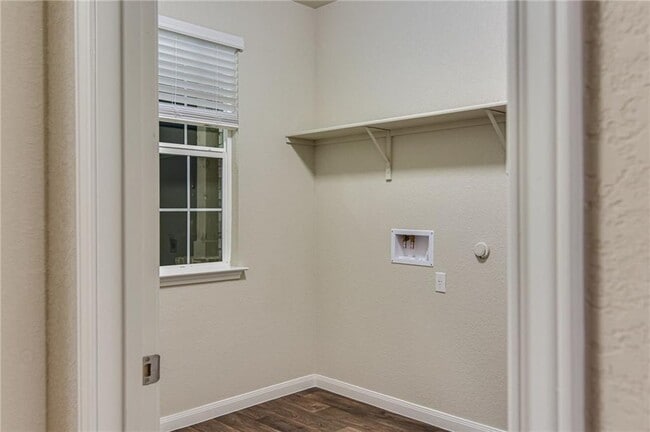 Photo - 309 Naset Dr