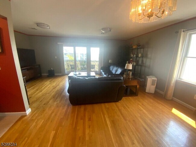 Photo - 62 Wall St Unit 1