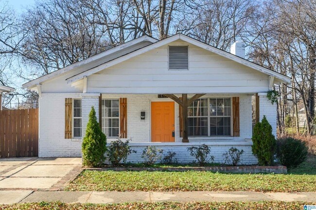 1600 Center St S