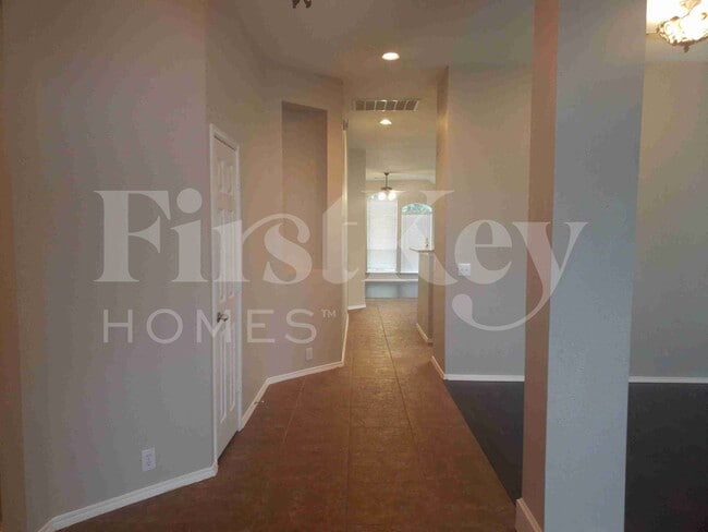 Photo - 707 Geary Dr