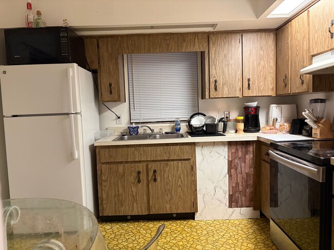 Building Photo - 265 25th St SW Unit 265 25th St SW  B