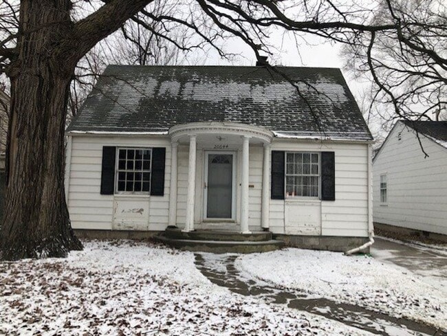 Building Photo - Great 4 Bedroom Home In Harper Woods