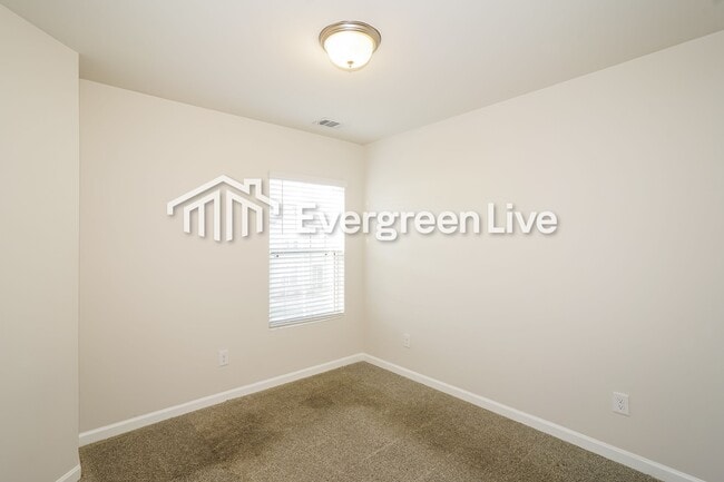 Photo - 930 Hamilton Cross Dr