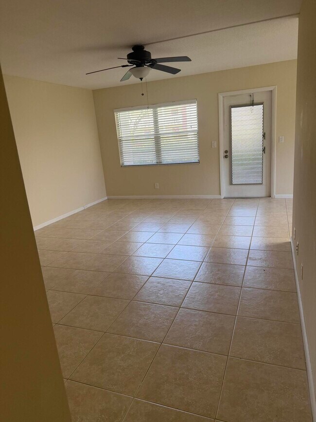 Photo - 137 Fanshaw D