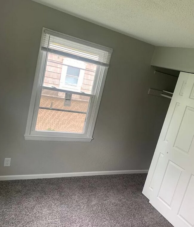 Photo - 213 E 35th St