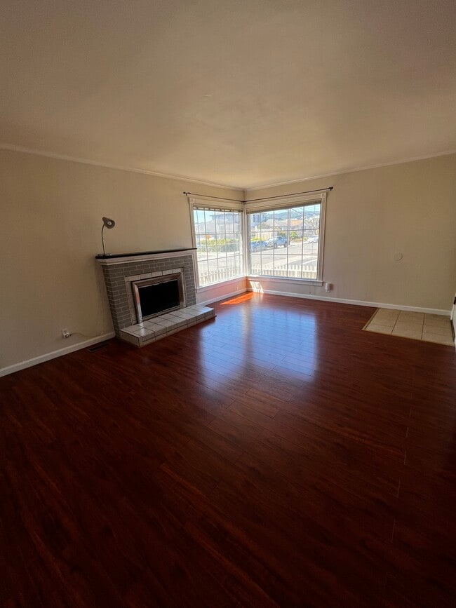 Photo - 600 2nd Ave