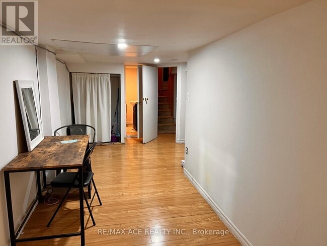 Photo - 86 Madelaine Ave