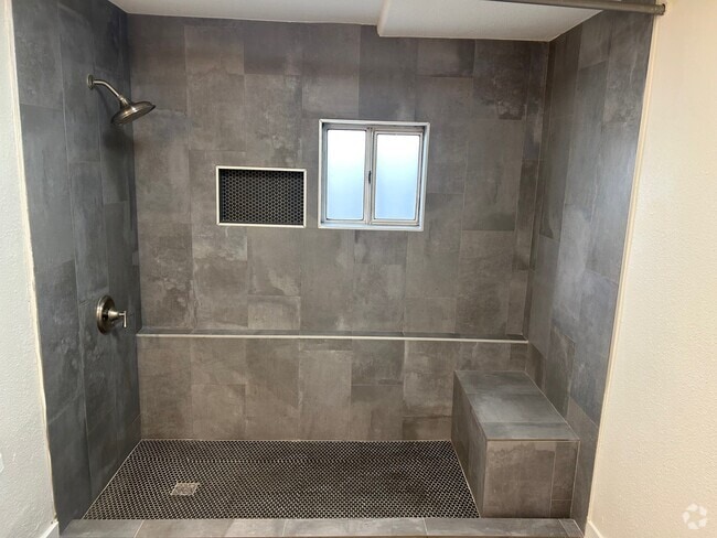 Building Photo - 1822 E Whitton Ave Rental