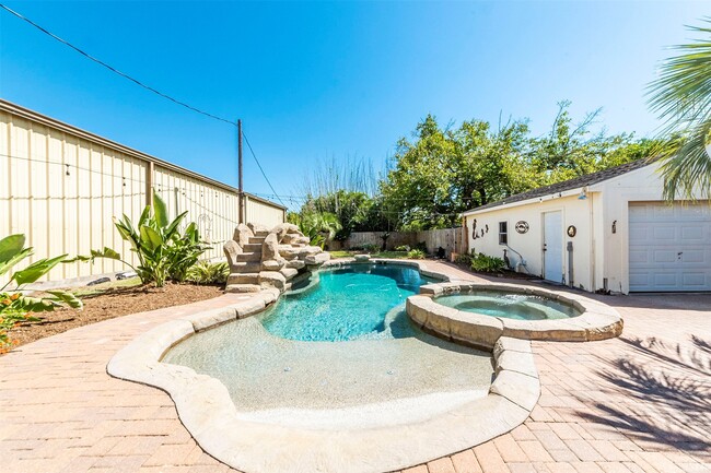 Photo - 2835 Beverly Rd