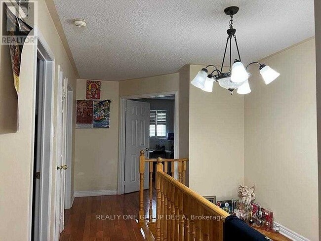 Photo - 24 Arborview Crescent