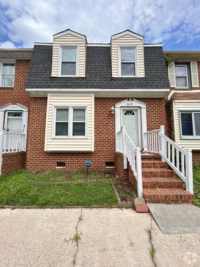 Building Photo - 3-Bedroom Townhome with Spacious Backyard ...