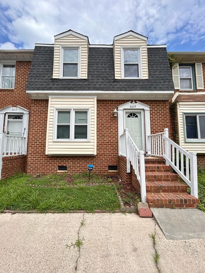 3-Bedroom Townhome with Spacious Backyard ... - 3-Bedroom Townhome with Spacious Backyard ...