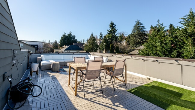 Photo - 3245 21st Ave W Unidad 3245 21st Ave W, Seattle, WA 98199