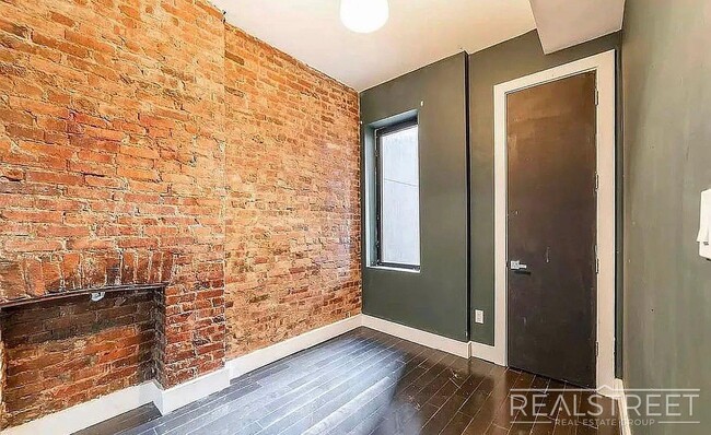 Photo - Putnam Ave Unidad 1R