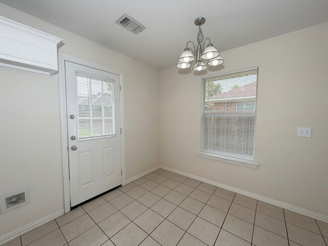 931 Farmington Rd