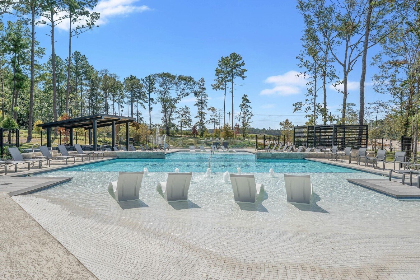 Photo - 925 Sutherland Fls St