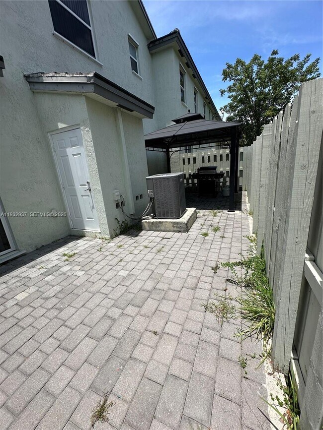 Photo - 133 SE 28th Ter