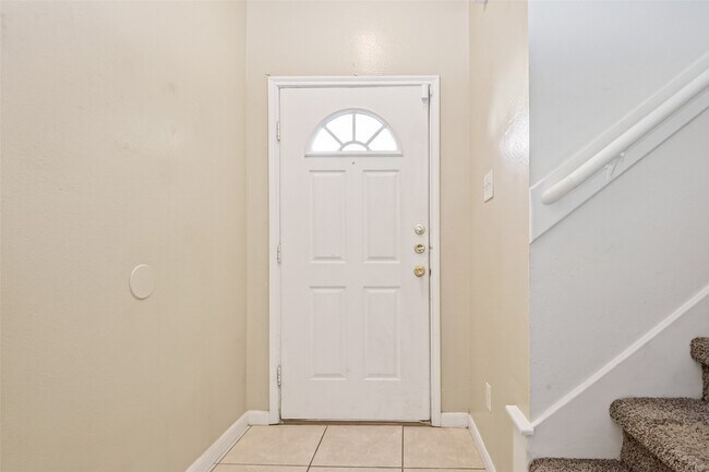 Photo - 15515 Waldron Cir Unit B
