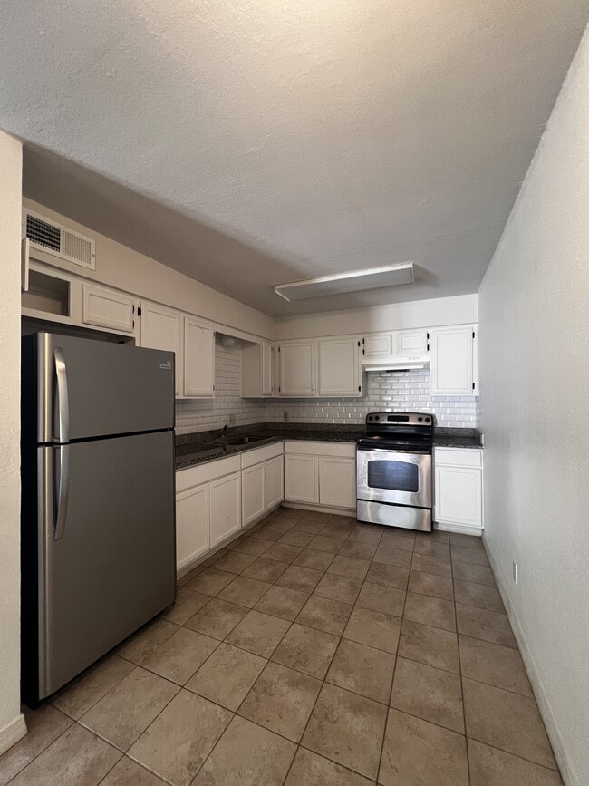 Photo - 14409 Pine St Unit 1