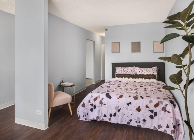 Photo - 456 E Ohio St