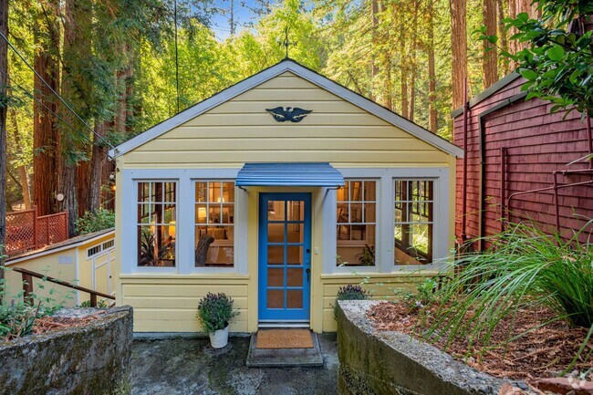 Building Photo - CHARMING 2-BEDROOM COTTAGE IN THE HEART OF... Rental
