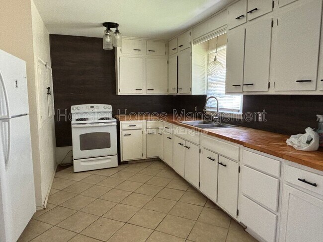 Photo - 1739 Kildare Ave