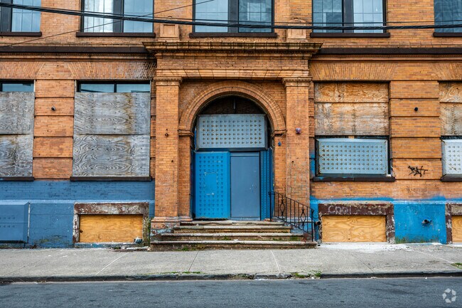 Entrada - 536-540 Central Ave