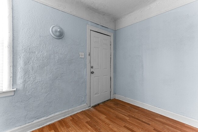 Photo - 14814 Sussex St