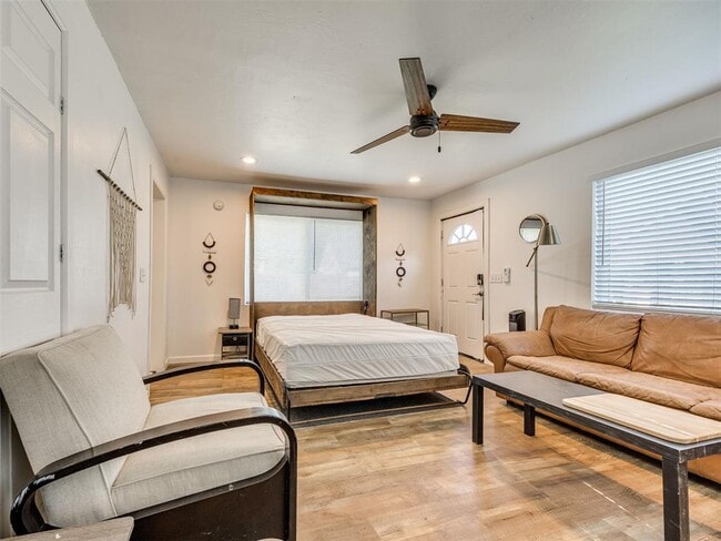 Photo - 217 E Daws St