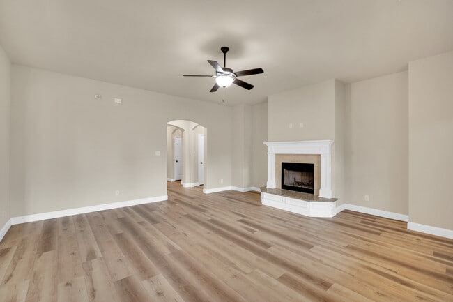 Photo - 437 Whispering Willow Dr