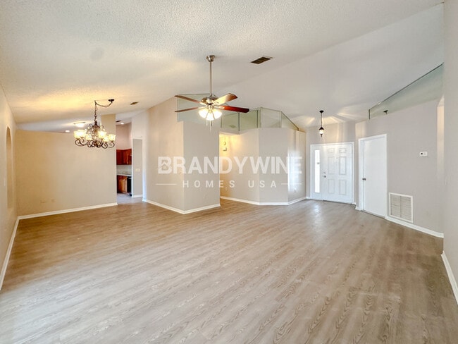 Photo - 944 Old Mail Ln